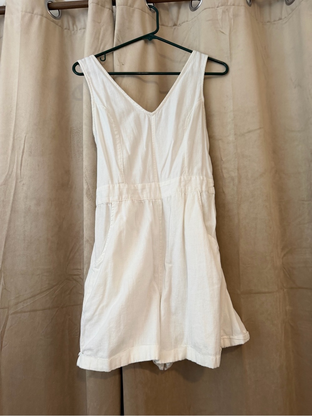 American Eagle Outfitters White V‑Neck Romper